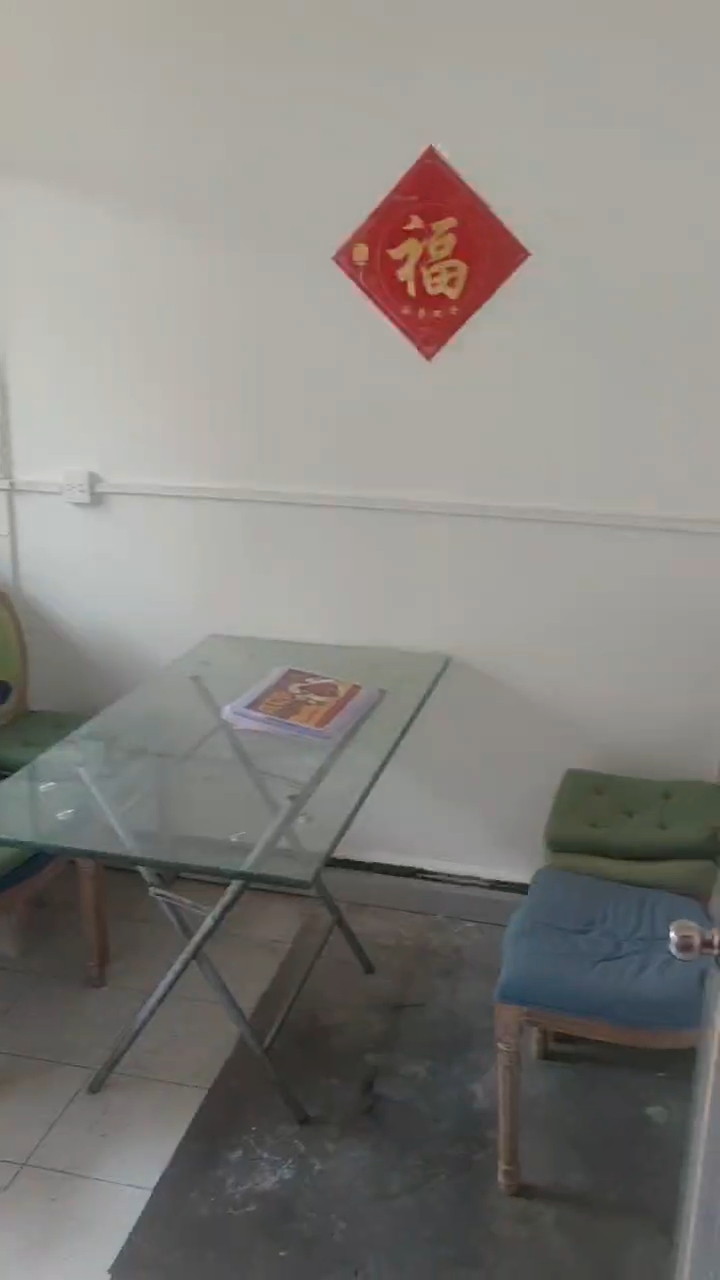 房屋出租：         位于长城南路，古城巷对面晨湖宾馆隔壁有房出租，新装修室内水暧电齐全，独立卫生间可洗澡，北房采光良好，周边学校，幼儿园，超市配套齐全，交通便利，门口多路公交站点出行方便，