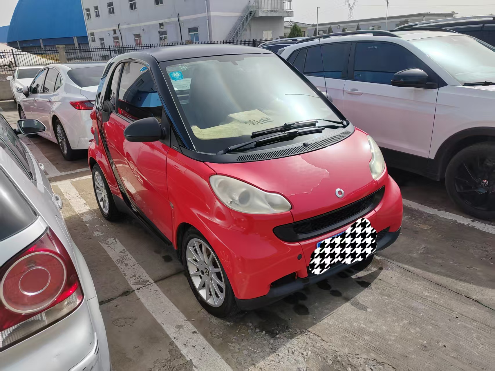 出售此车，奔驰smart，10年，15000，可过户保险刚买