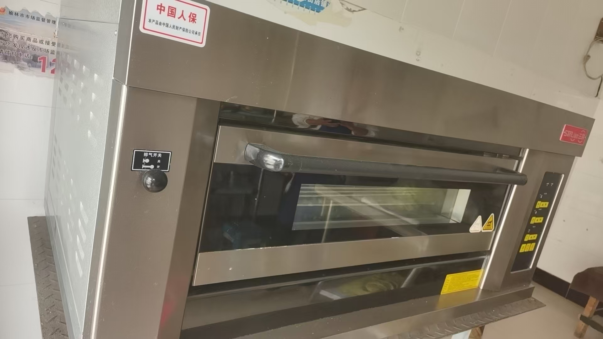 门店停业，闲置商用烤箱低价转让！ 开店自用款，功率足升温快，烤面包、蛋挞、糖棋子、月饼等，无维修、功能全正常。 配件齐全，成色实拍，实体店关停清设备，亏本出。原价3280，新买用了一年左右， 现价600元，到手直接开工，航宇路